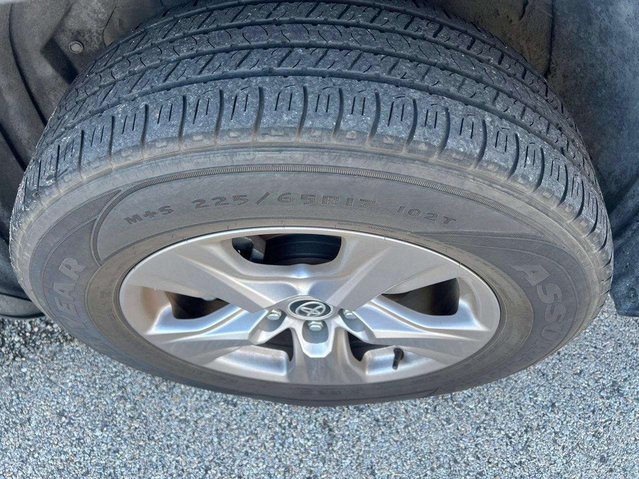 Used 2022 Toyota RAV4 LE AWD/4WD image 18