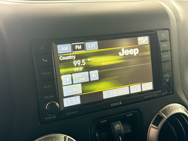 Used 2016 Jeep Wrangler Unlimited Rubicon w/ Connectivity Group AWD/4WD image 15