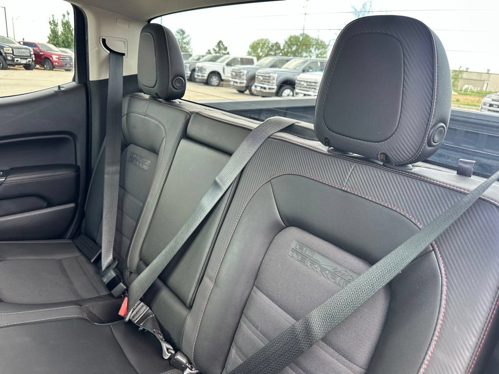 Used 2015 GMC Canyon SLE w/ All-Terrain Package AWD/4WD image 18