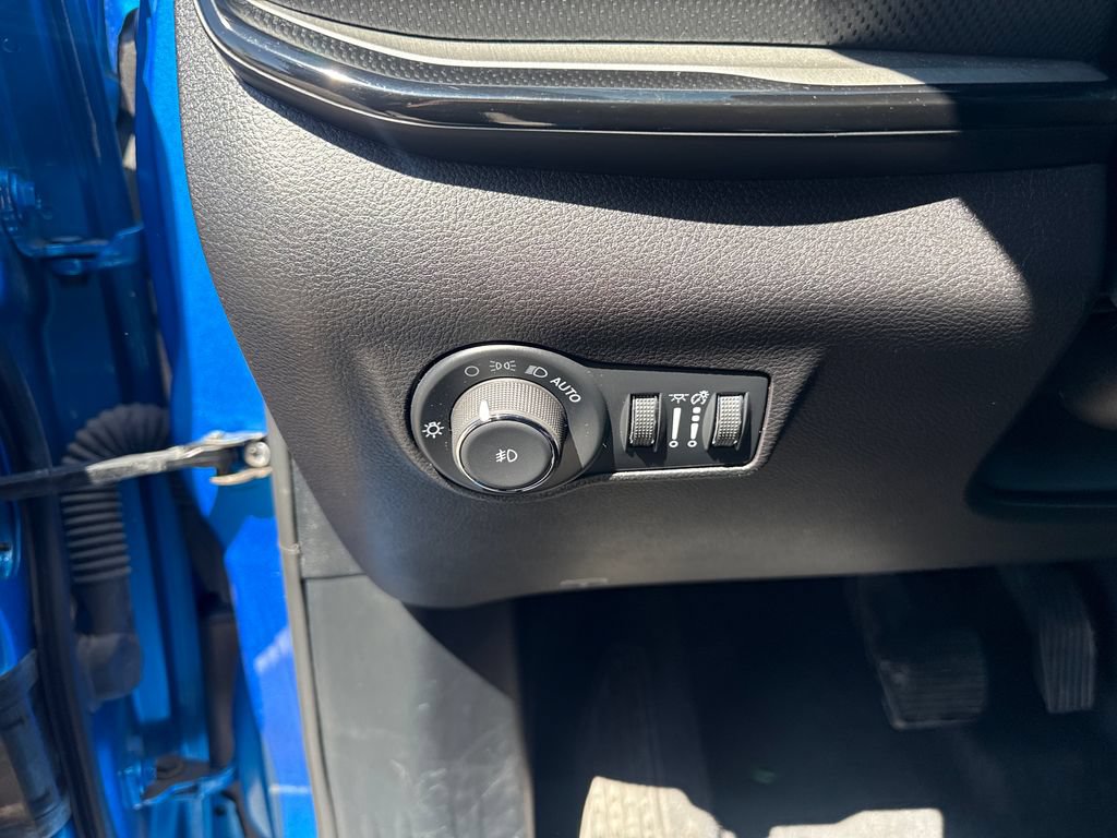 Used 2025 Jeep Compass Trailhawk AWD/4WD image 13