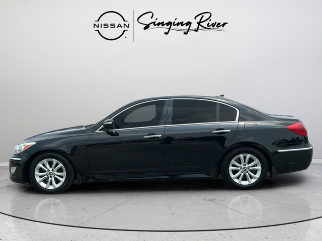Used 2013 Hyundai Genesis 3.8 RWD image 4