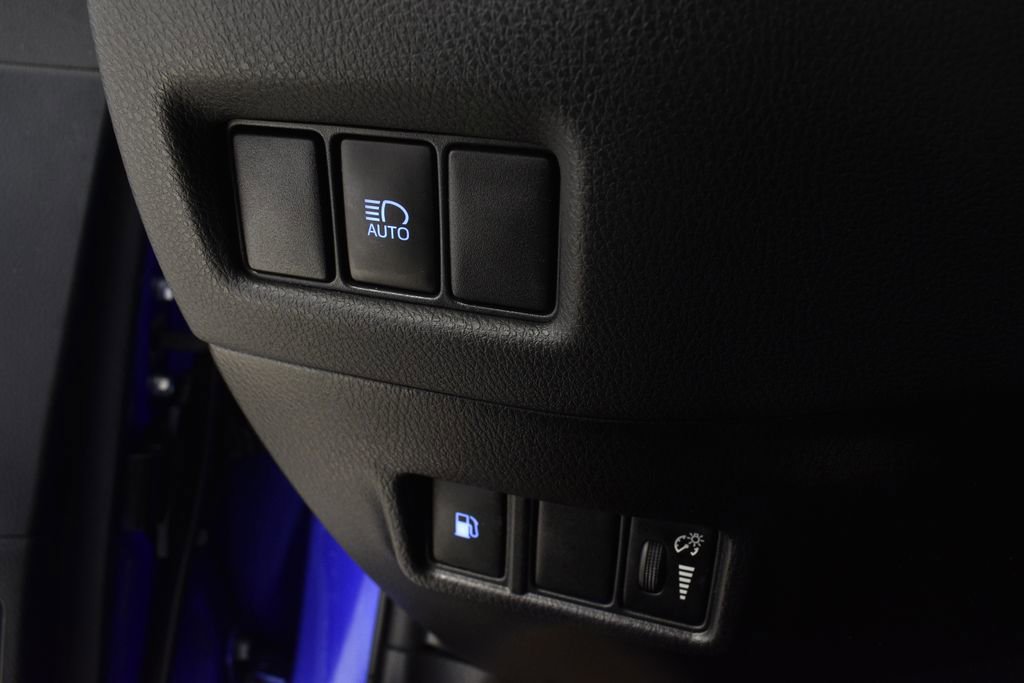 Used 2020 Toyota C-HR LE image 15