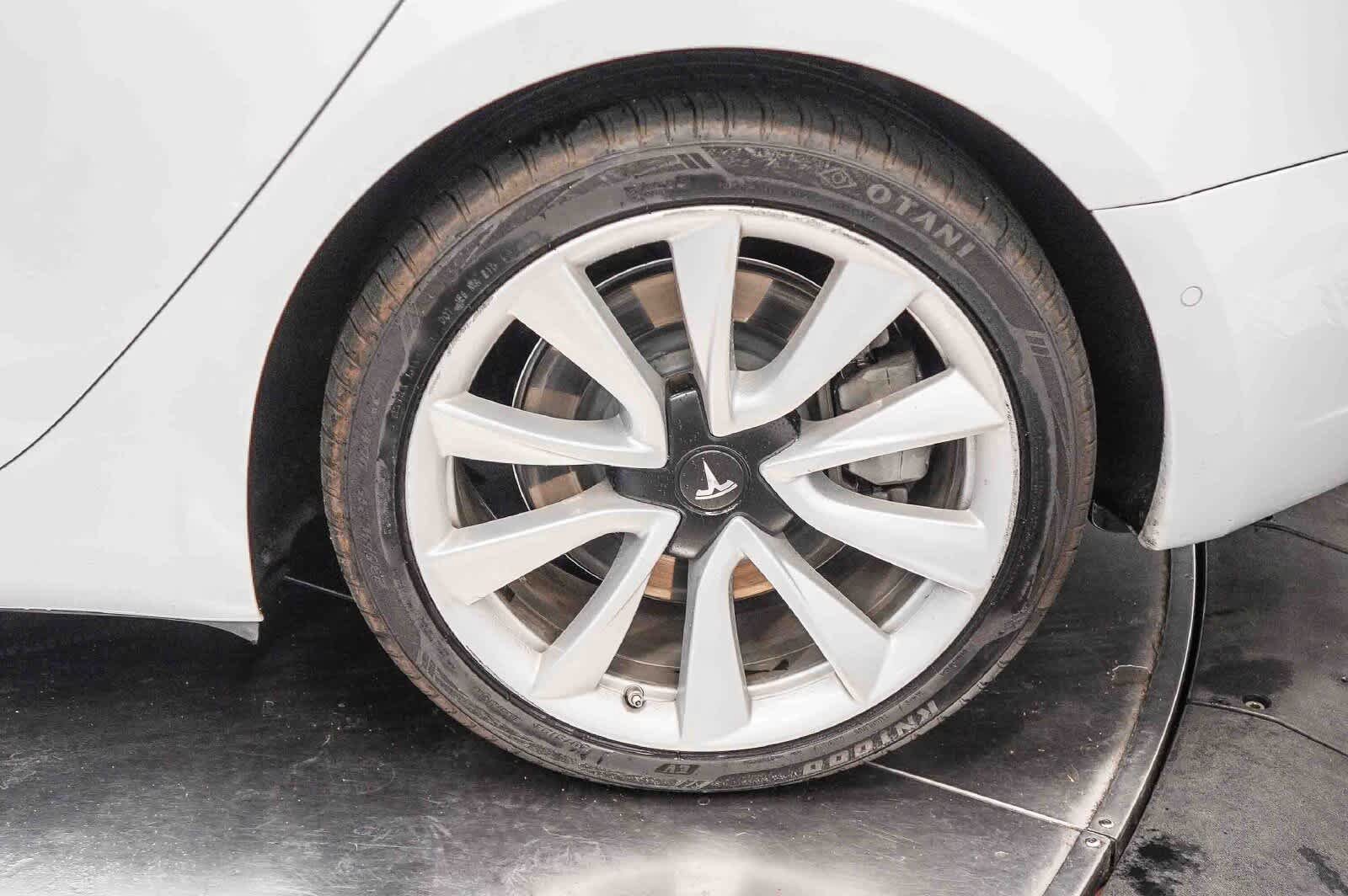 Used 2020 Tesla Model 3 Standard Range Plus RWD image 10