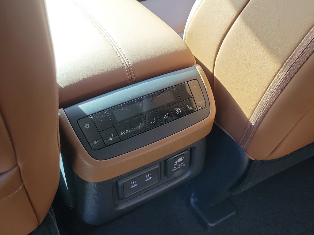 New 2026 Nissan Pathfinder Platinum image 13