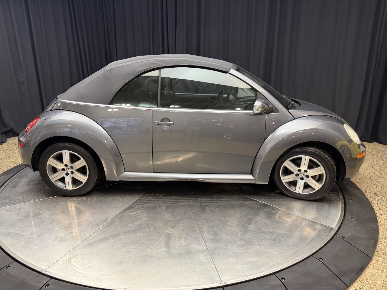 Used 2006 Volkswagen Beetle Convertible w/ Package 1 image 15
