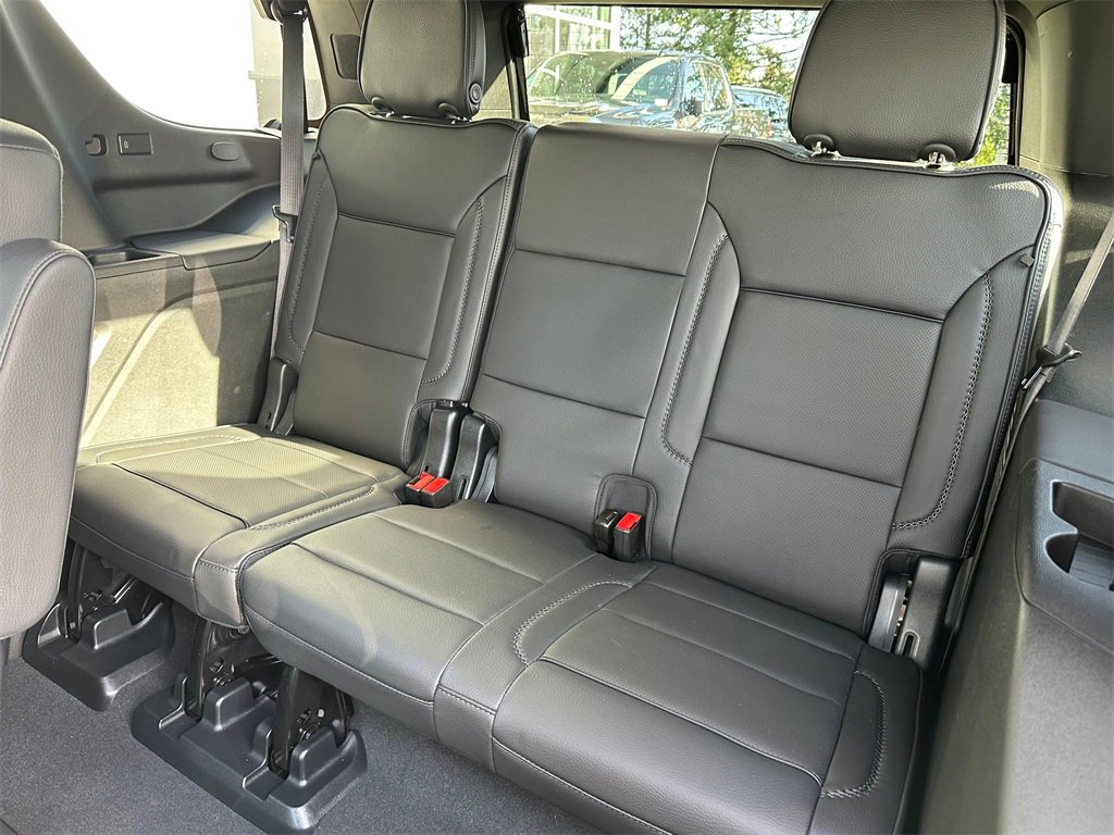 Used 2023 GMC Yukon Denali w/ Denali Reserve Package image 17
