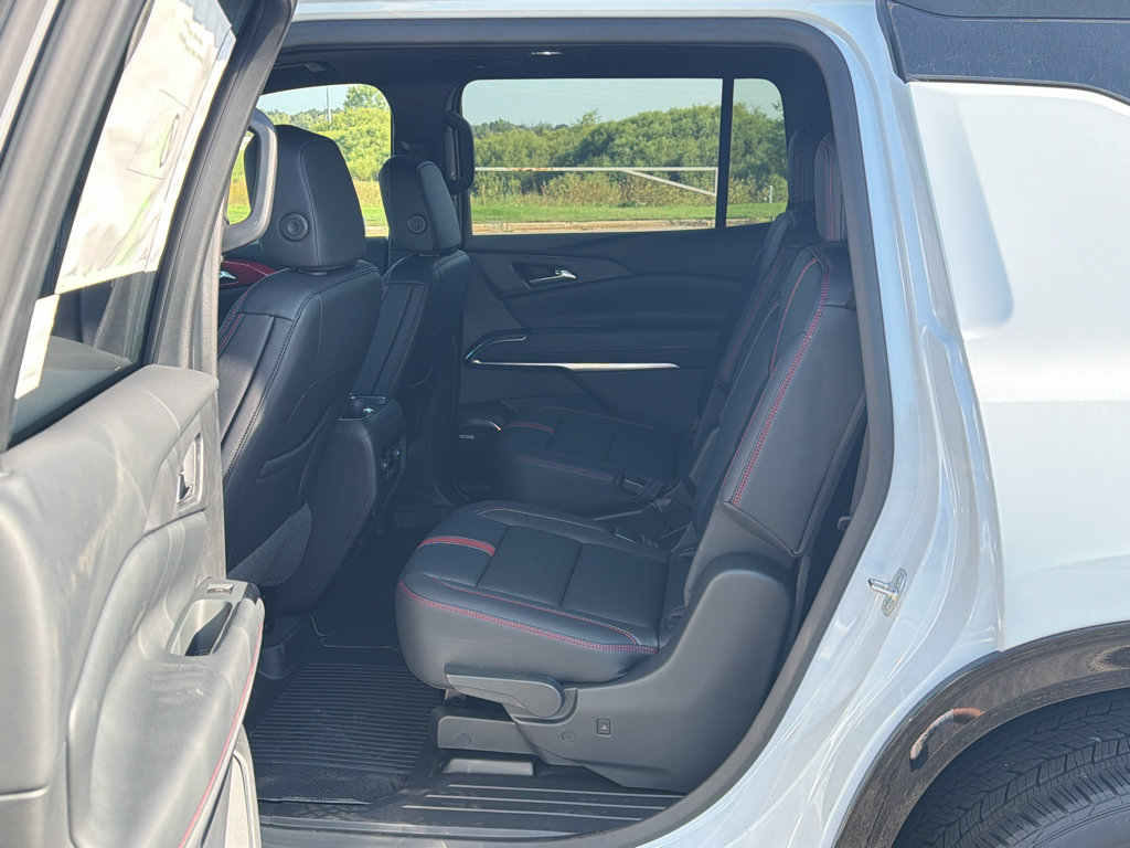 New 2026 Chevrolet Traverse RS w/ LPO, Floor Liner Package AWD/4WD image 36