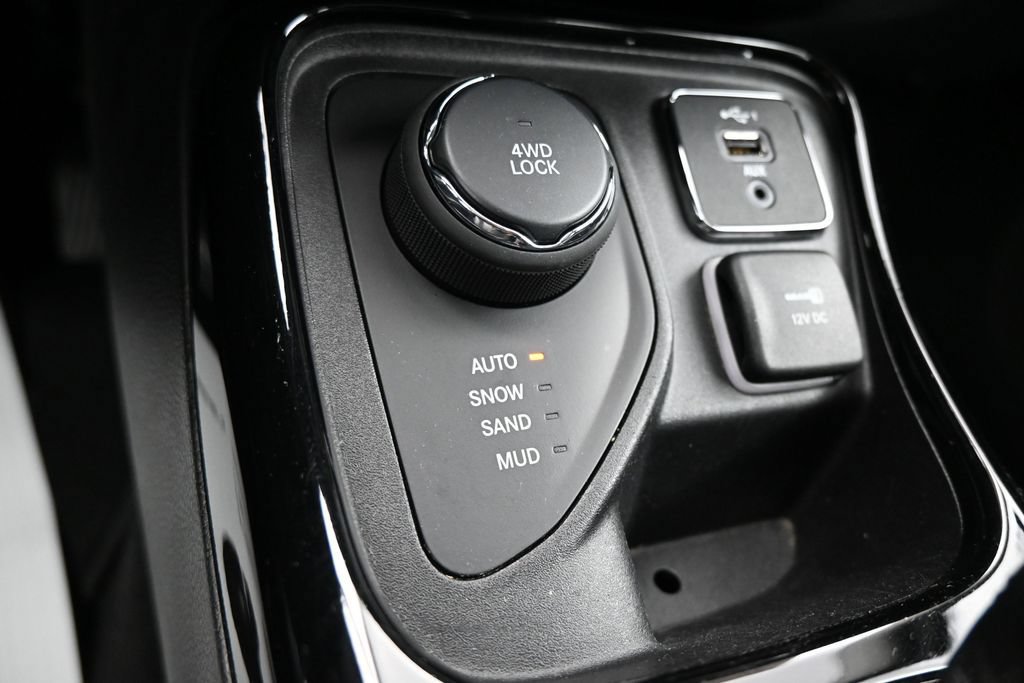 Used 2020 Jeep Compass Limited AWD/4WD image 20