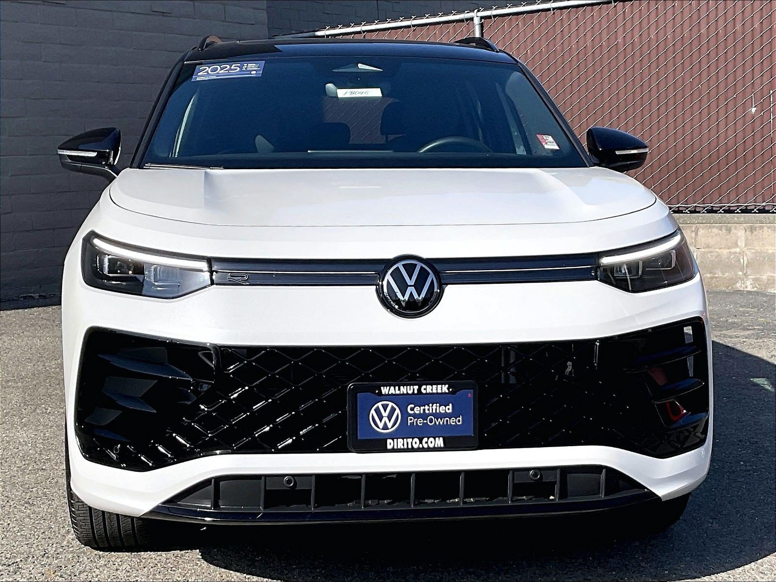 Certified 2025 Volkswagen Tiguan SE R-Line AWD/4WD image 2