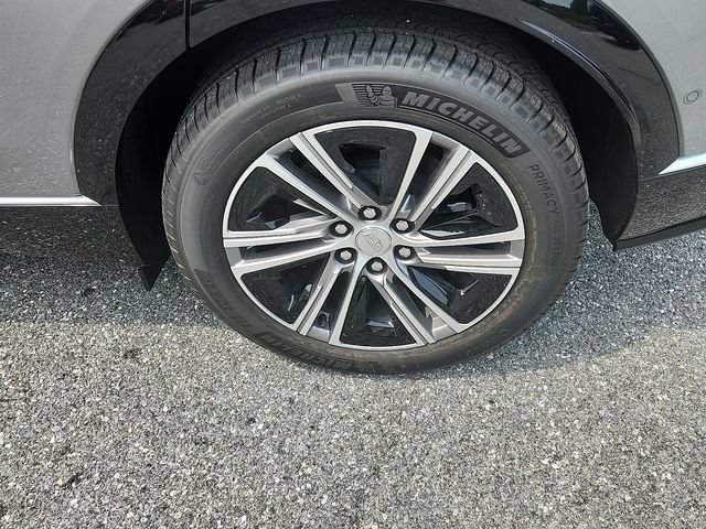 New 2027 Cadillac Lyriq Luxury w/ LPO, Floor Liner Package AWD/4WD image 5