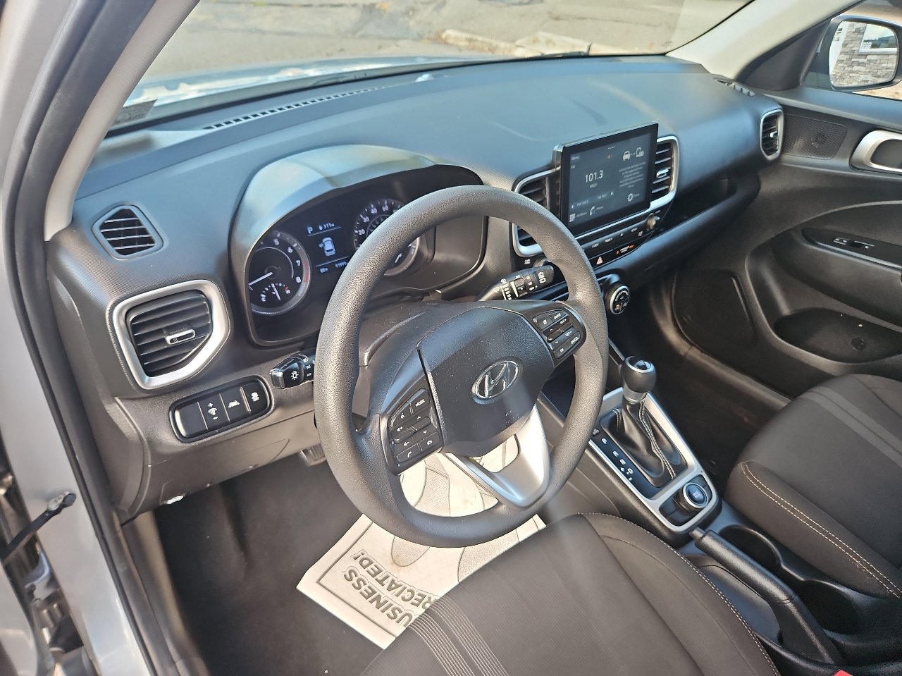 Used 2020 Hyundai Venue SEL image 13