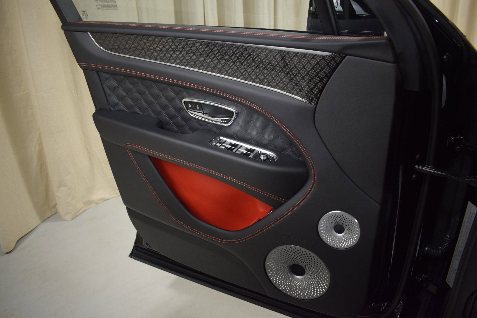 New 2025 Bentley Bentayga AWD/4WD image 38