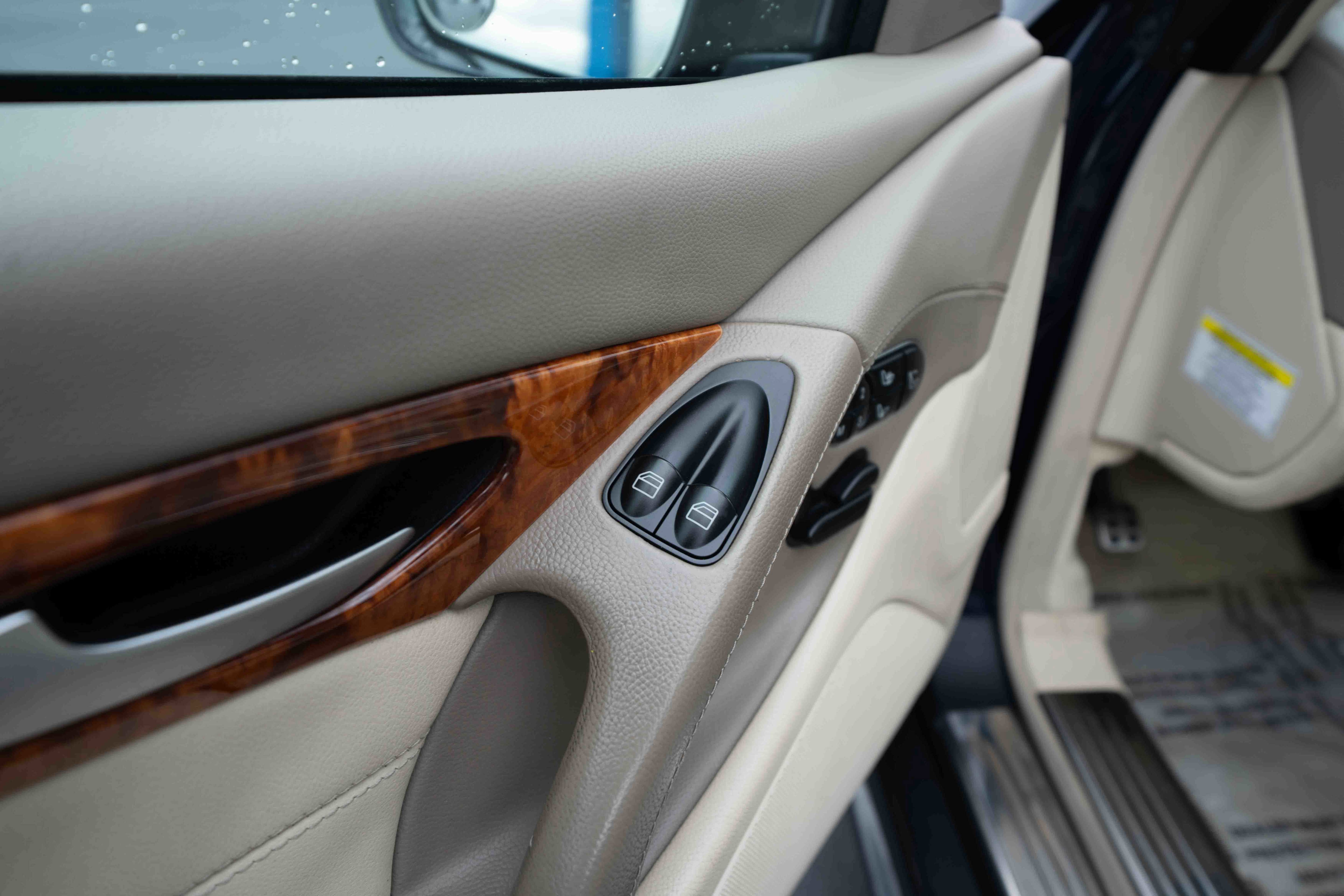 Used 2009 Mercedes-Benz SL 550 image 7