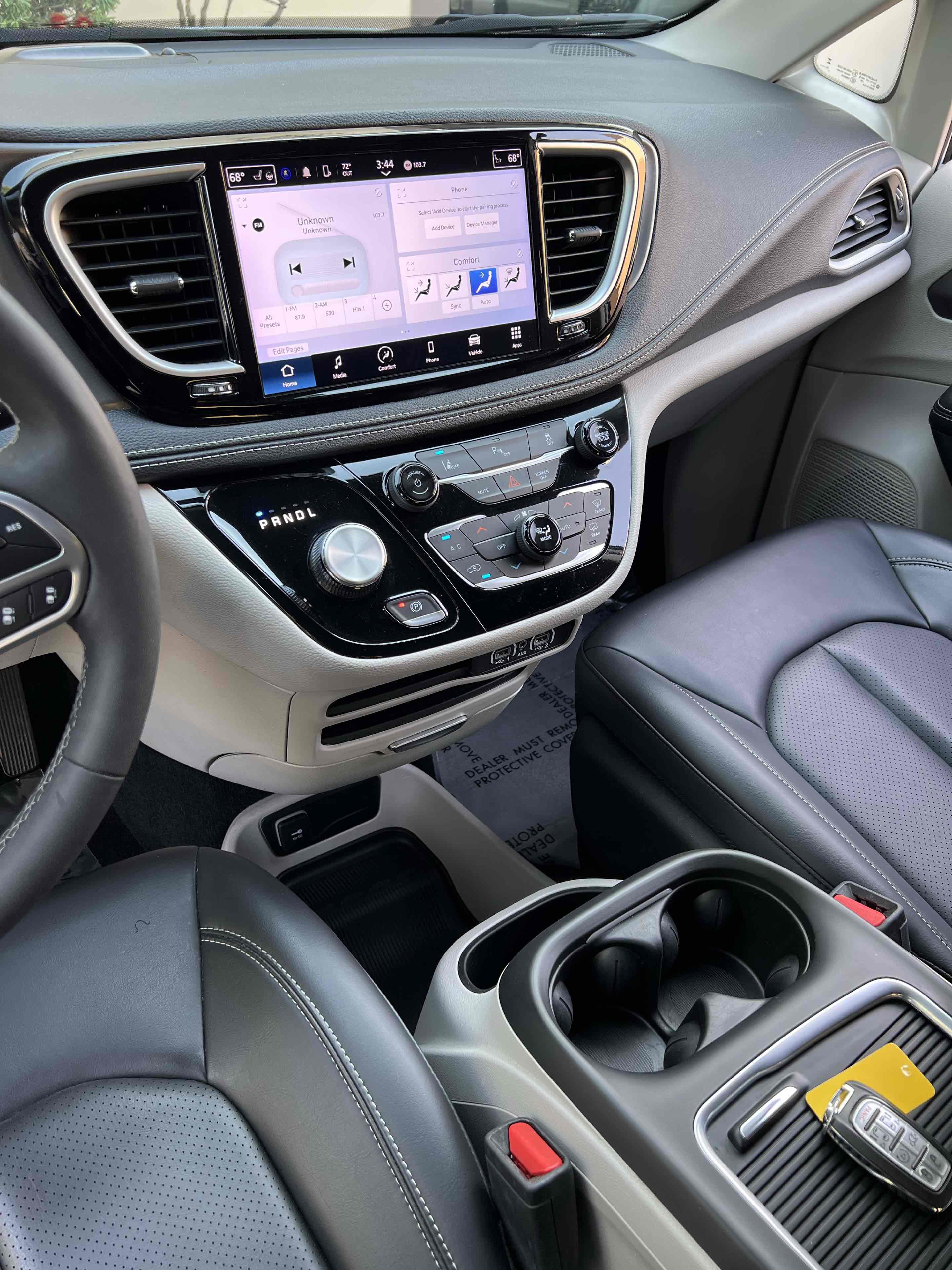 Used 2023 Chrysler Pacifica Touring-L FWD image 43