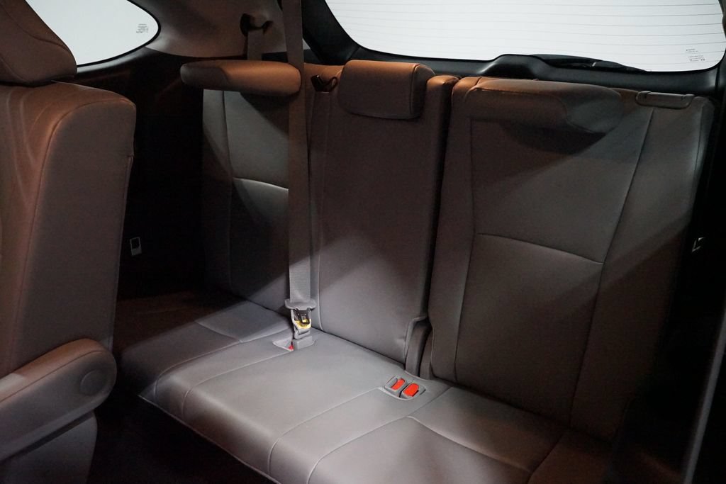Certified 2024 Toyota Highlander XLE FWD image 30