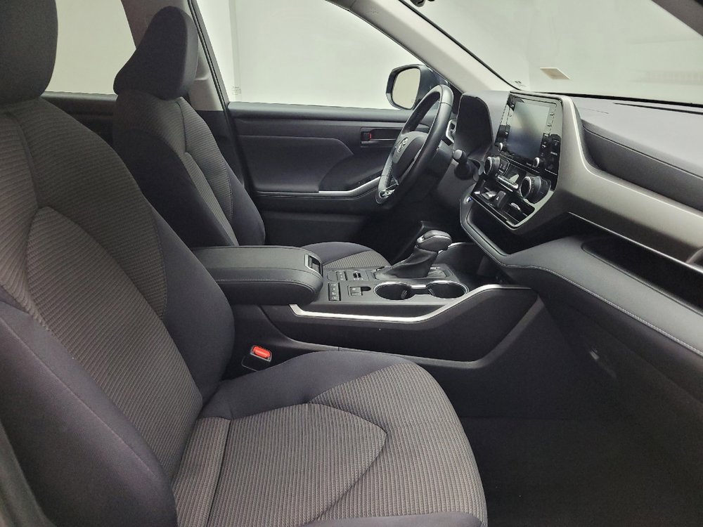 Used 2021 Toyota Highlander LE image 21