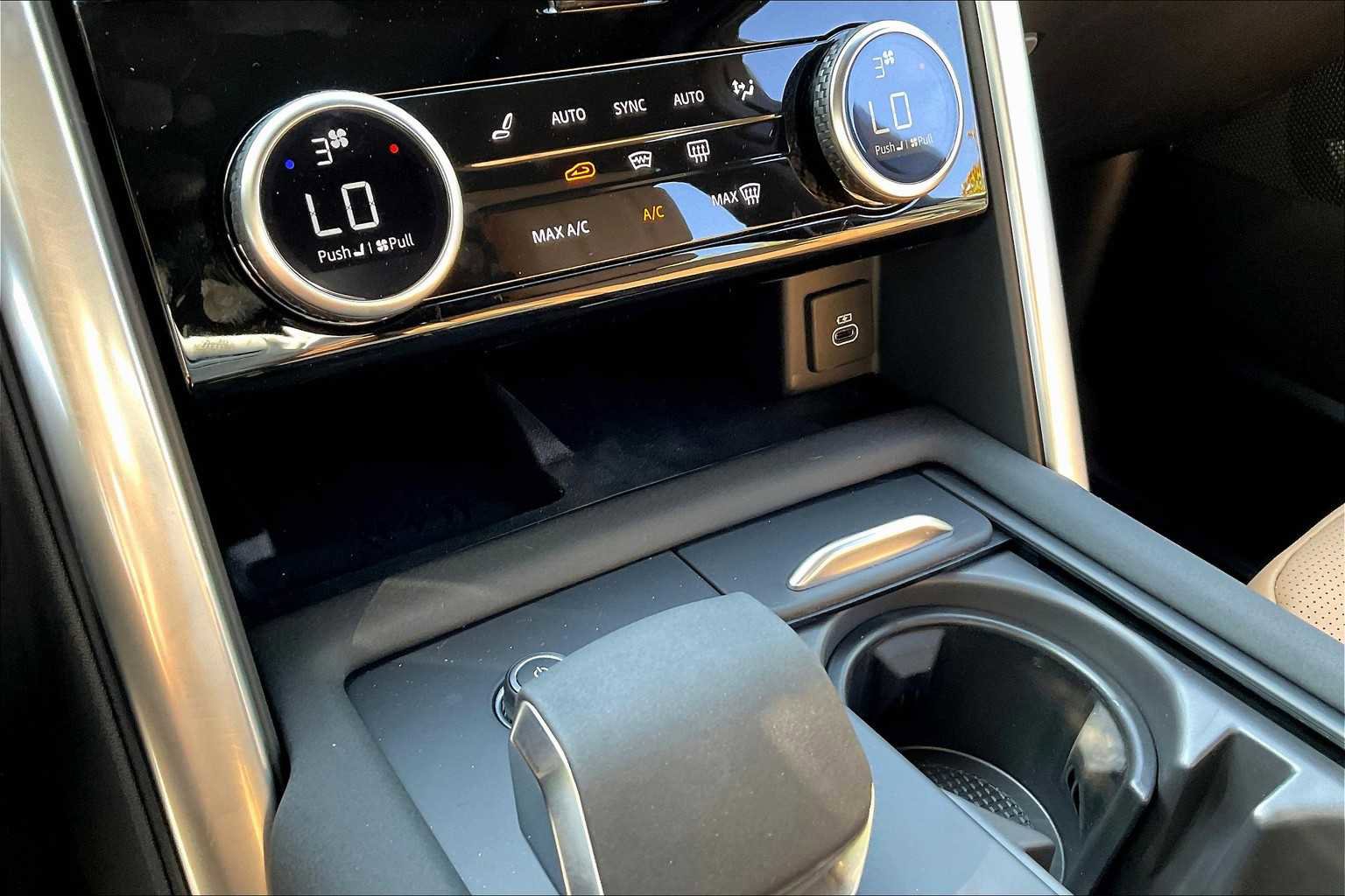 New 2025 Land Rover Discovery Dynamic SE image 21