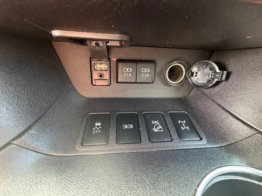 Used 2018 Toyota Highlander XLE AWD/4WD image 16