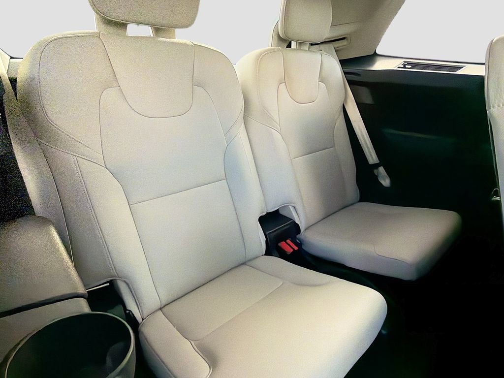 Used 2018 Volvo XC90 T6 Momentum w/ Convenience Package image 21