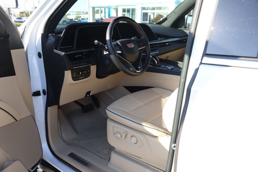 Used 2023 Cadillac Escalade Premium Luxury w/ Performance Package image 12
