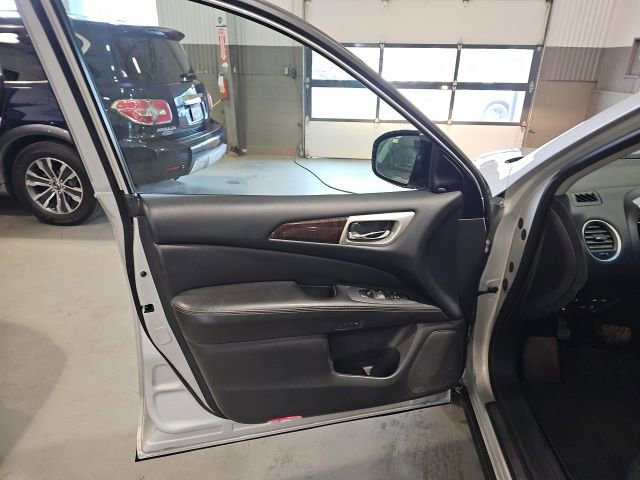 Used 2015 Nissan Pathfinder SL w/ Trailer Tow Package AWD/4WD image 10