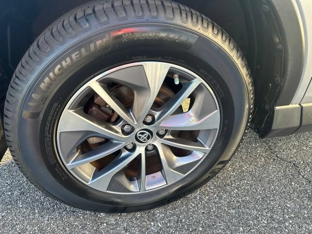 Used 2017 Toyota RAV4 XLE w/ Carpet Mat Package AWD/4WD image 28