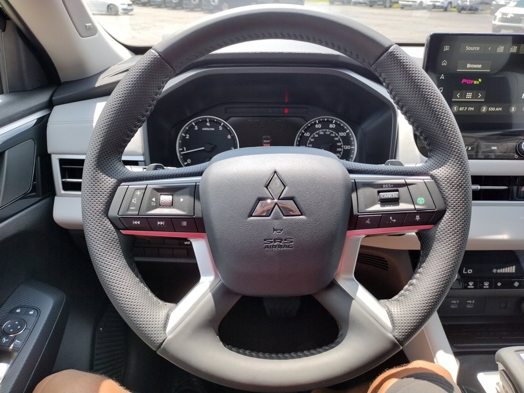 New 2025 Mitsubishi Outlander SE image 6