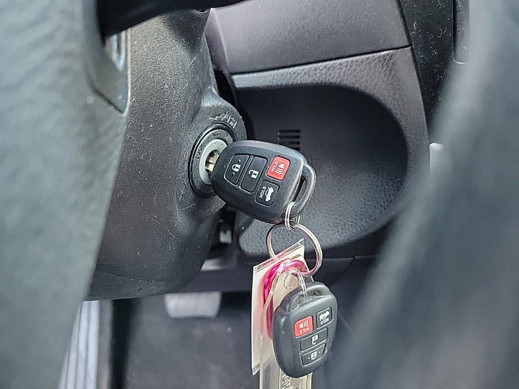 Used 2015 Toyota Corolla LE FWD image 9
