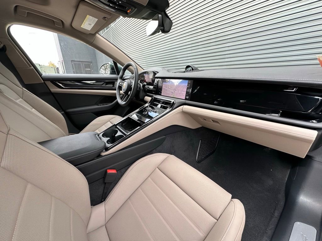 Used 2025 Porsche Panamera 4 image 30