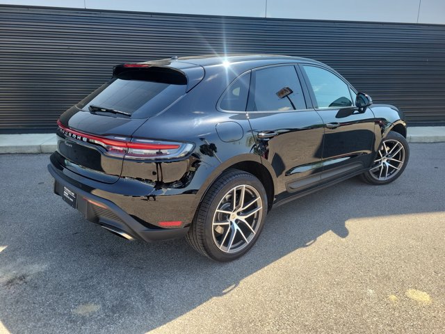 Certified 2025 Porsche Macan AWD/4WD image 5