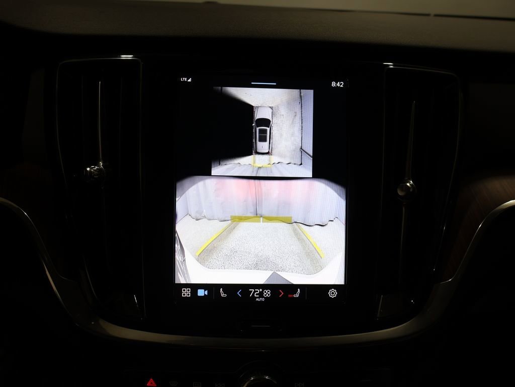 Used 2025 Volvo V60 B5 Cross Country Plus image 26