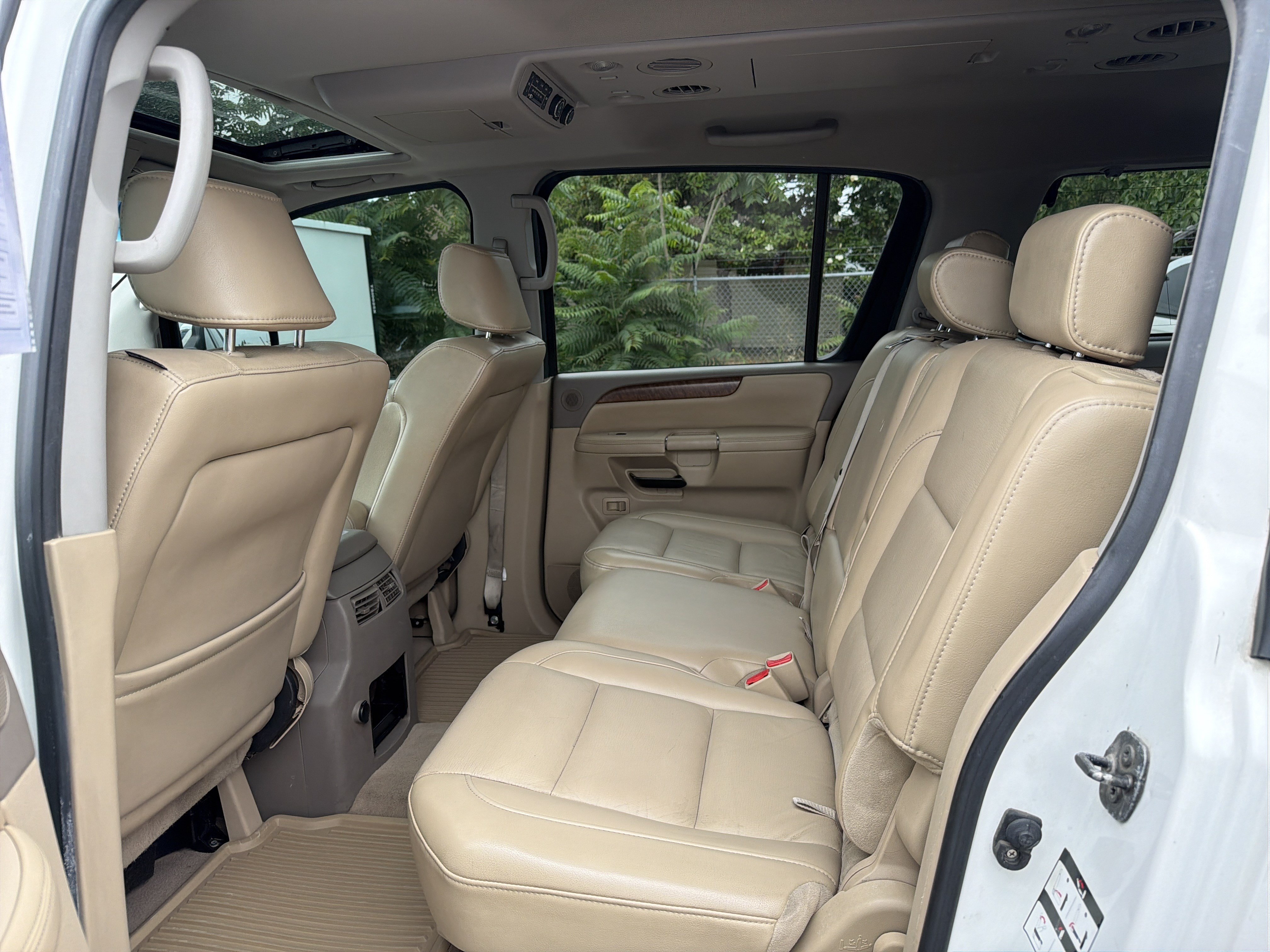 Used 2009 Nissan Armada LE w/ Technology Pkg AWD/4WD image 9