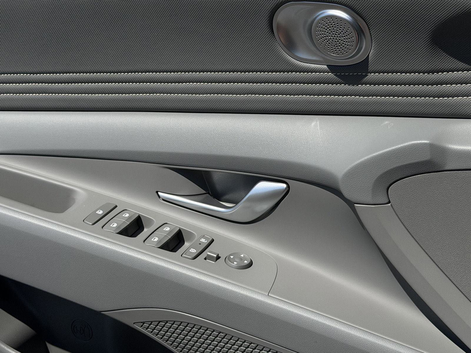 New 2026 Hyundai Elantra SEL Sport FWD image 19