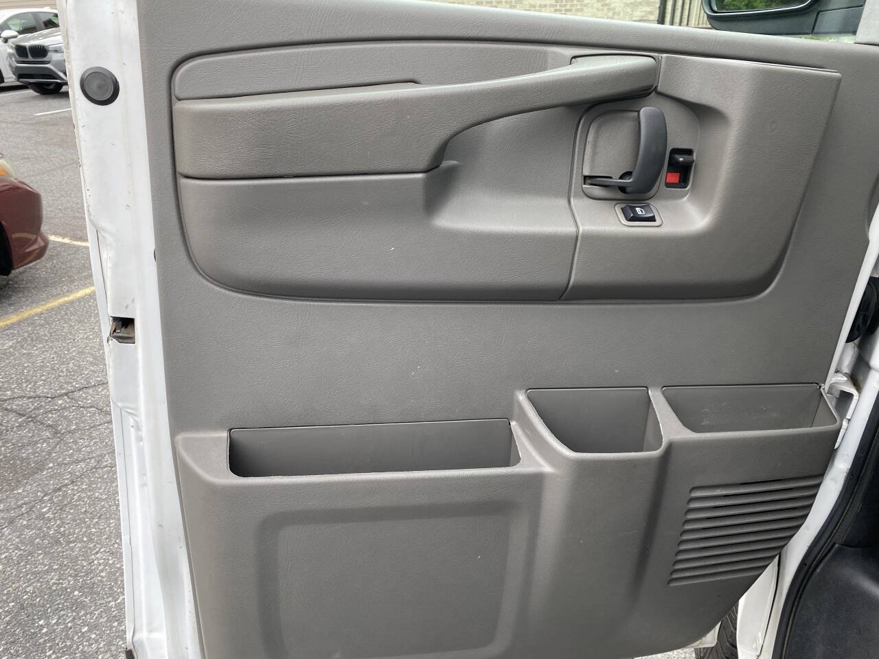 Used 2015 GMC Savana 2500 RWD image 9