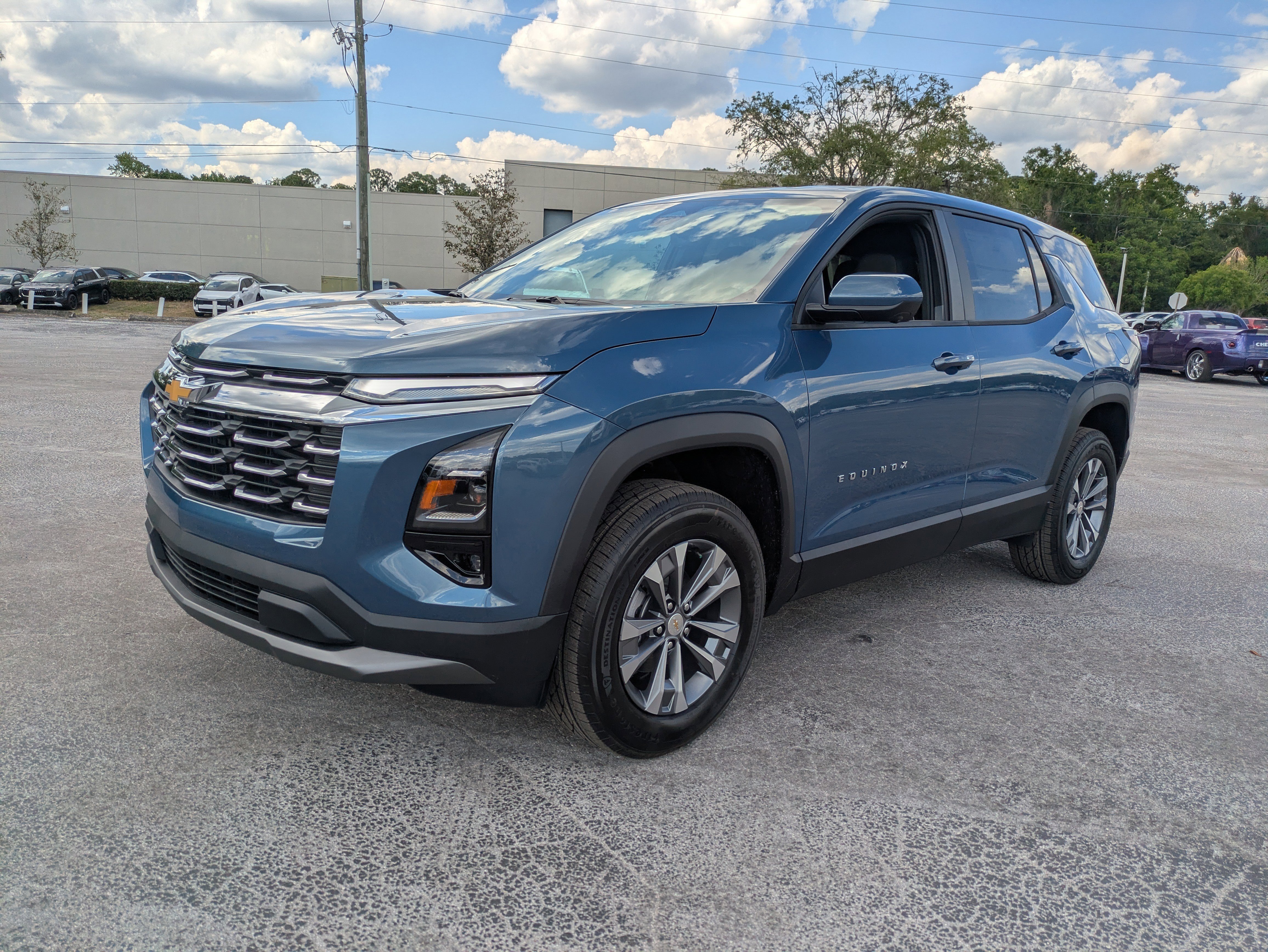 New 2026 Chevrolet Equinox LT w/ Convenience Package II FWD image 8