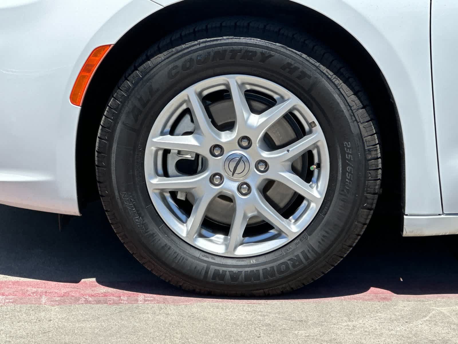 Used 2022 Chrysler Pacifica Touring-L FWD image 28
