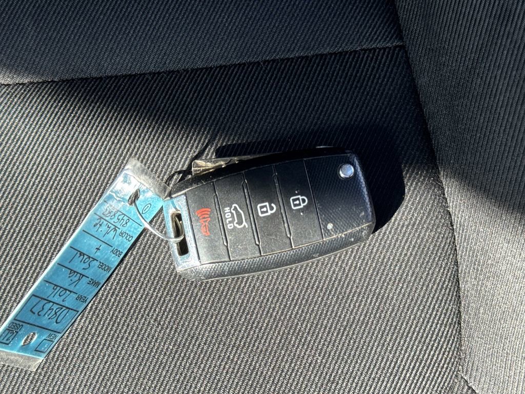 Used 2016 Kia Soul + FWD image 26