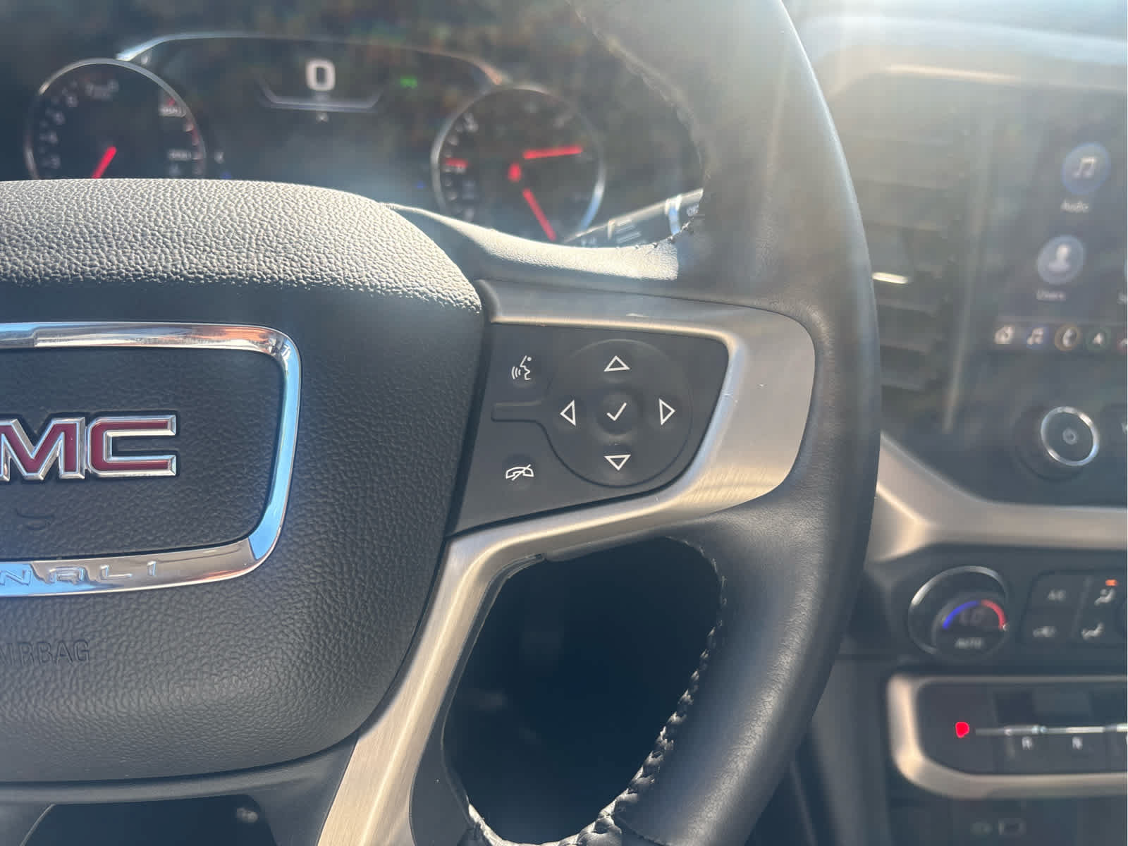 Used 2021 GMC Acadia Denali w/ Denali Ultimate Package AWD/4WD image 17
