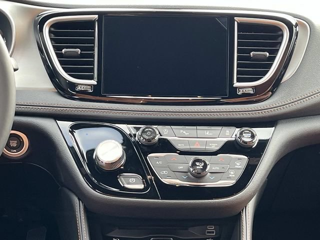 New 2026 Chrysler Pacifica Pinnacle AWD/4WD image 15