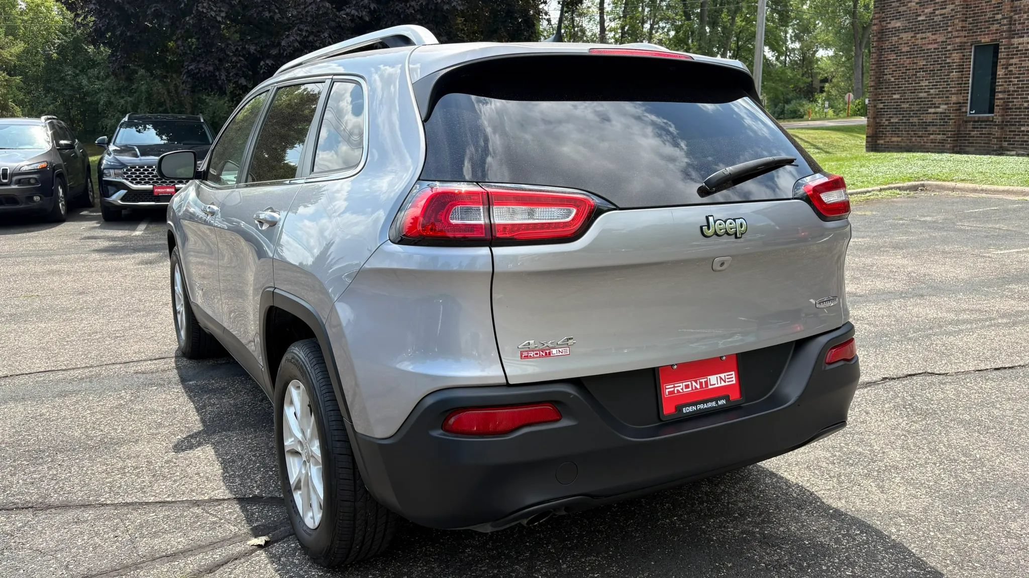 Used 2017 Jeep Cherokee Latitude AWD/4WD image 7
