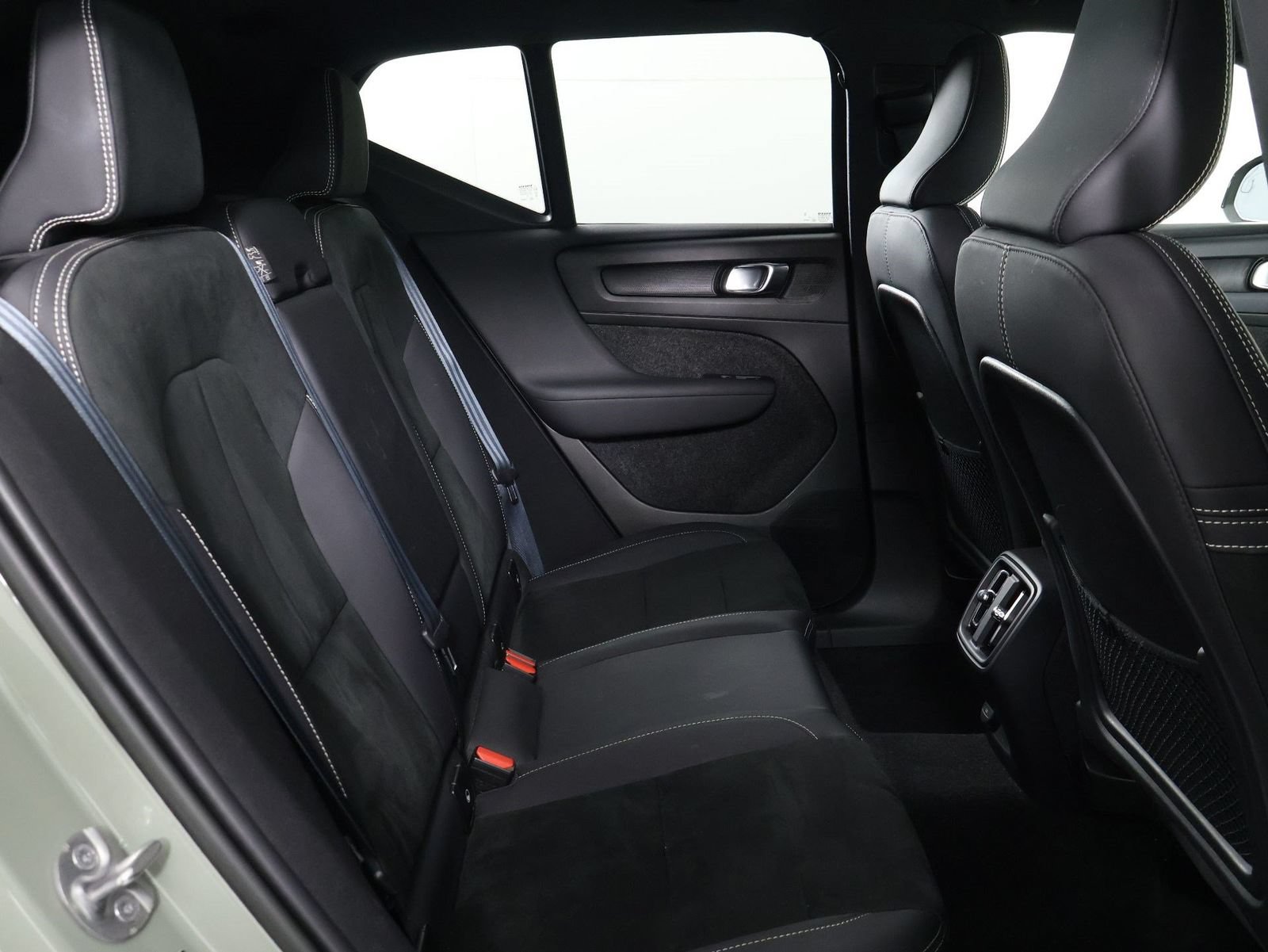 Used 2023 Volvo XC40 Recharge Plus w/ Protection Package Premier AWD/4WD image 28