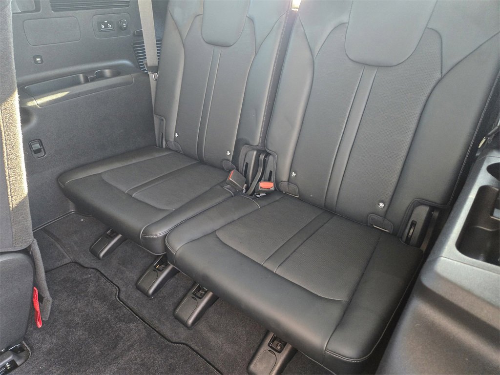 Certified 2025 Kia Sorento S image 27