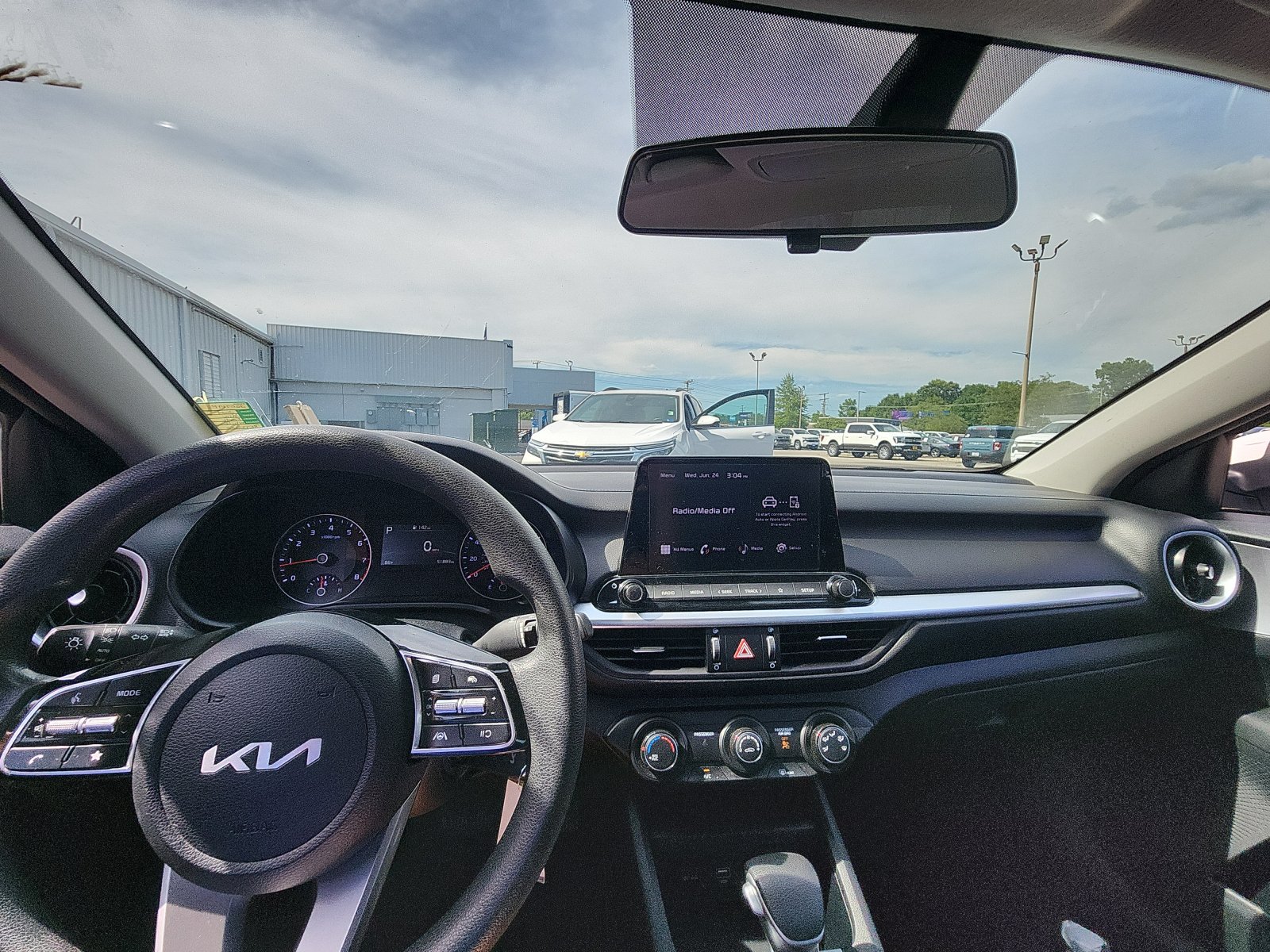 Used 2024 Kia Forte LXS w/ LXS Technology Package FWD image 17