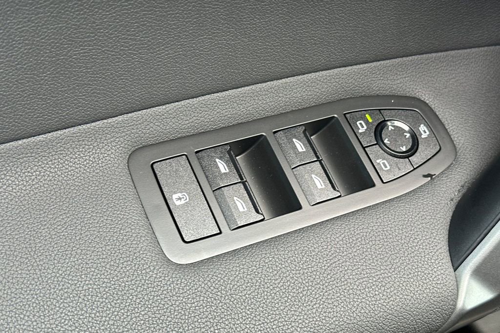 New 2026 BMW iX xDrive60 w/ M Sport Package image 11