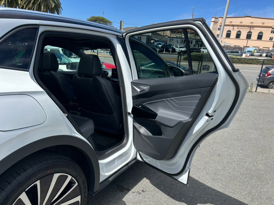Used 2023 Volkswagen ID.4 Pro S Plus RWD image 36