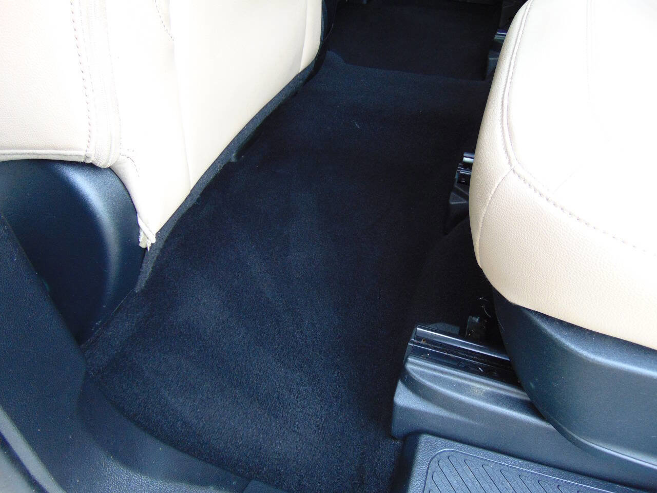 Used 2021 Ford Explorer Limited AWD/4WD image 10