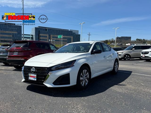 Certified 2025 Nissan Altima 2.5 S FWD image 3