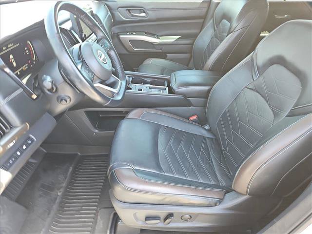 Used 2023 Nissan Pathfinder Platinum w/ Black Appearance Package FWD image 24