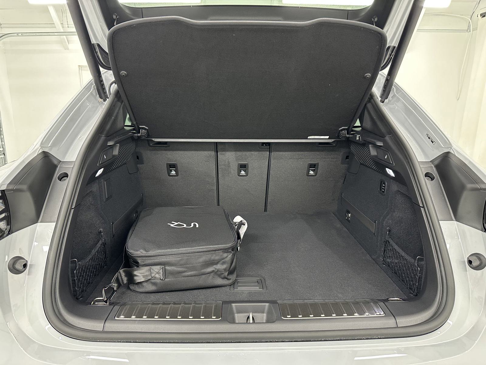 Certified 2025 Porsche Macan Electric image 56