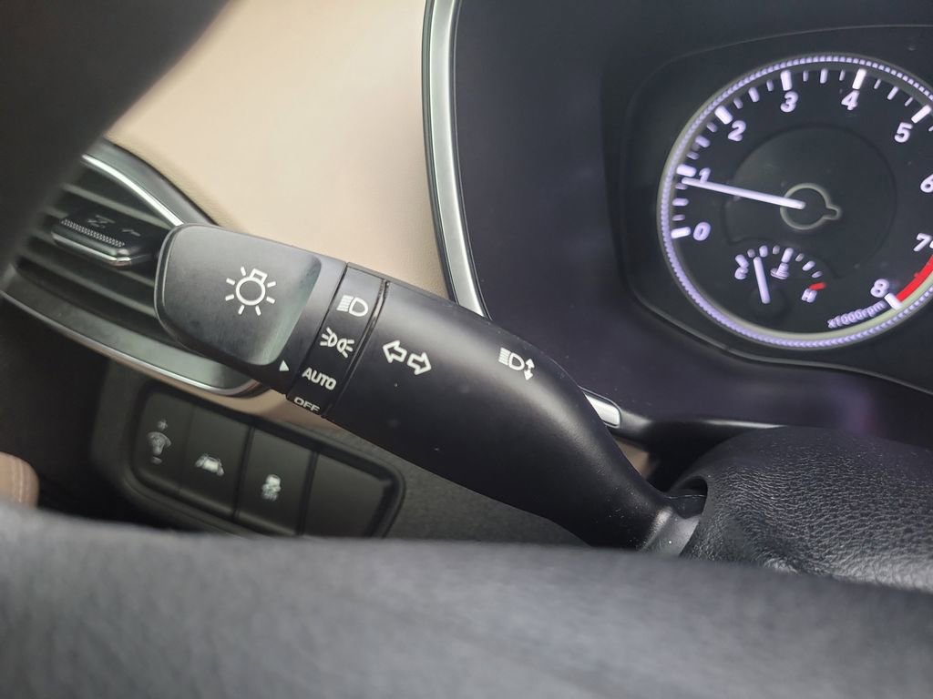 Used 2020 Hyundai Santa Fe SE image 28